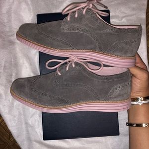 Cole Haan grey & pink shoes 👞 size 5.5